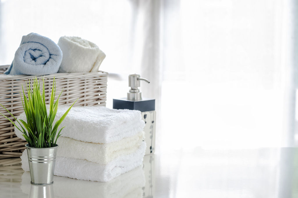 Towels in apartment bathroom